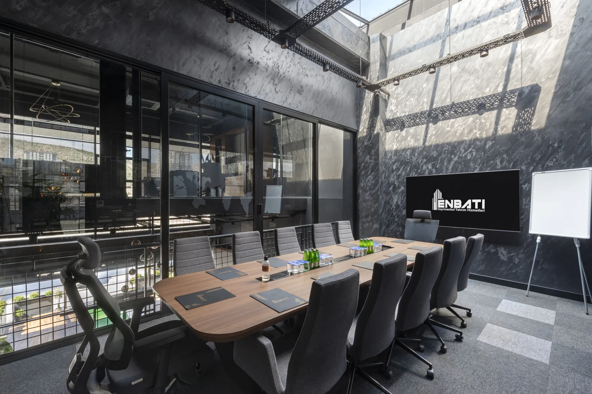 RE/MAX ENBATI toplantı salonu